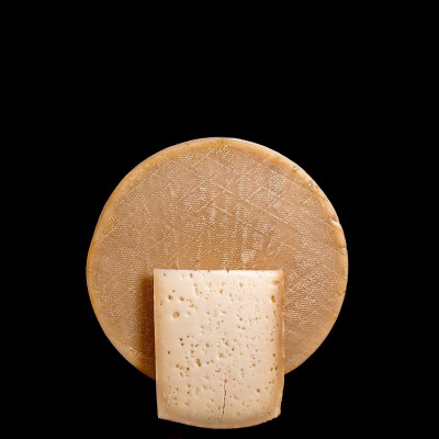 Aged goat cheese "Sparkling" TM Zinka