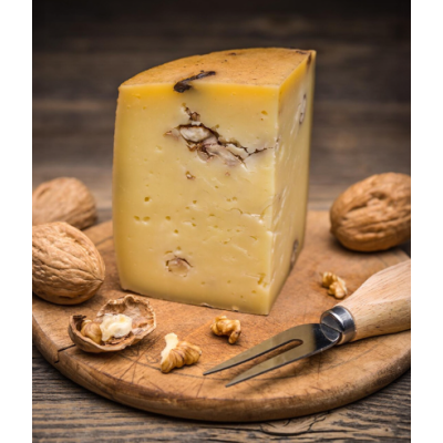  Cheese with walnuts